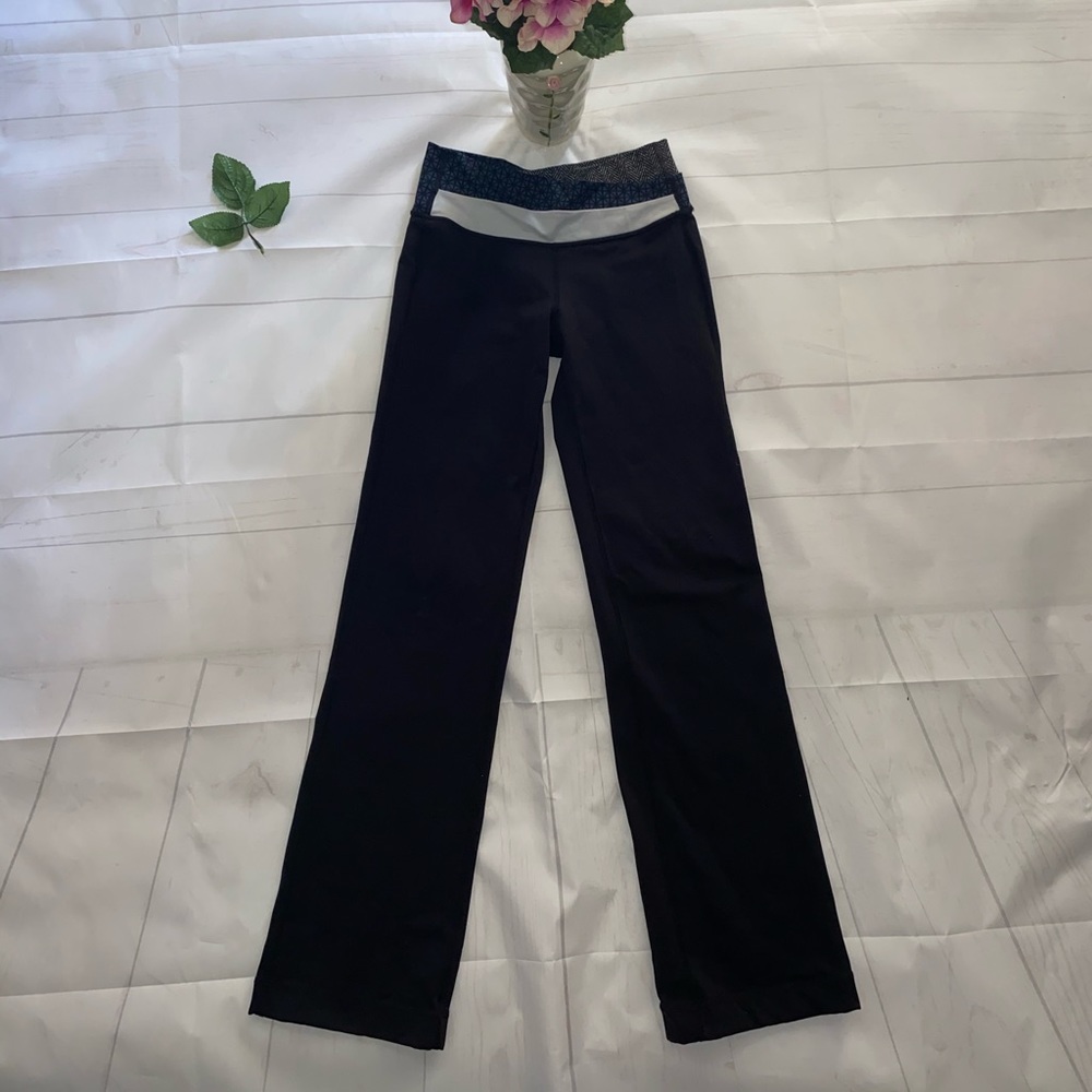 Lululemon Black Astro Flare Pant 4 Tall - Picture 4 of 12